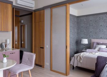 Új, kis lakás elegáns és finoman nőies berendezése 33m2-en, tolóajtókkal elválasztott tér