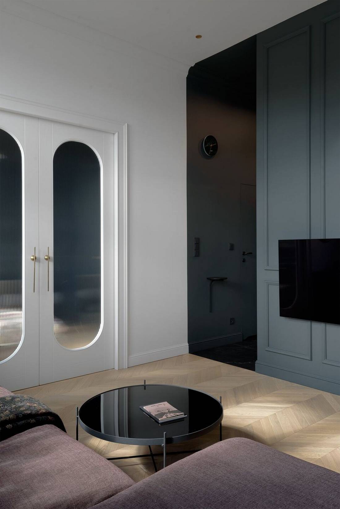 Dekoráció mély színekkel, egyedi hangulat régi bérház 50m2-es lakásában,, tágasra hangolt terek Dekoráció mély színekkel, egyedi hangulat régi bérház 50m2-es lakásában,, tágasra hangolt terek