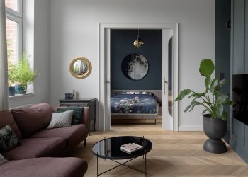 Dekoráció mély színekkel, egyedi hangulat régi bérház 50m2-es lakásában,, tágasra hangolt terek