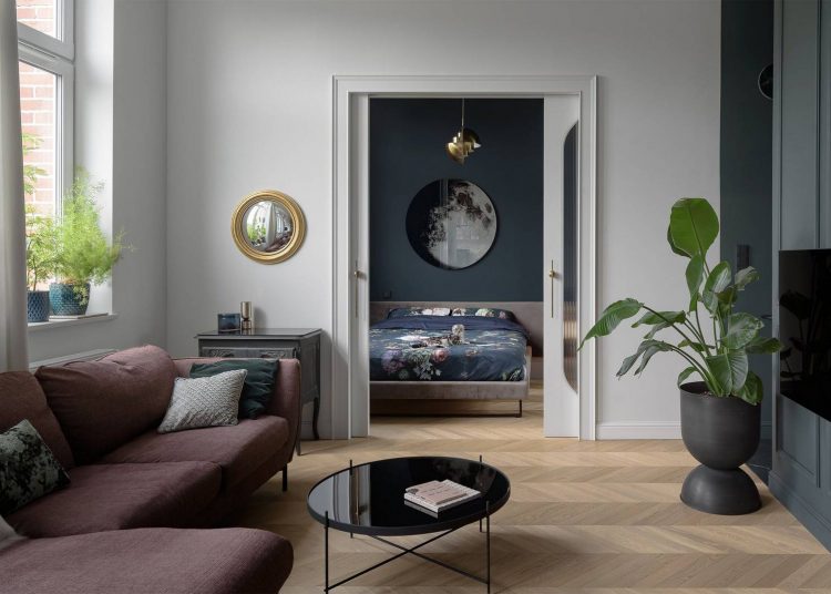 Dekoráció mély színekkel, egyedi hangulat régi bérház 50m2-es lakásában,, tágasra hangolt terek