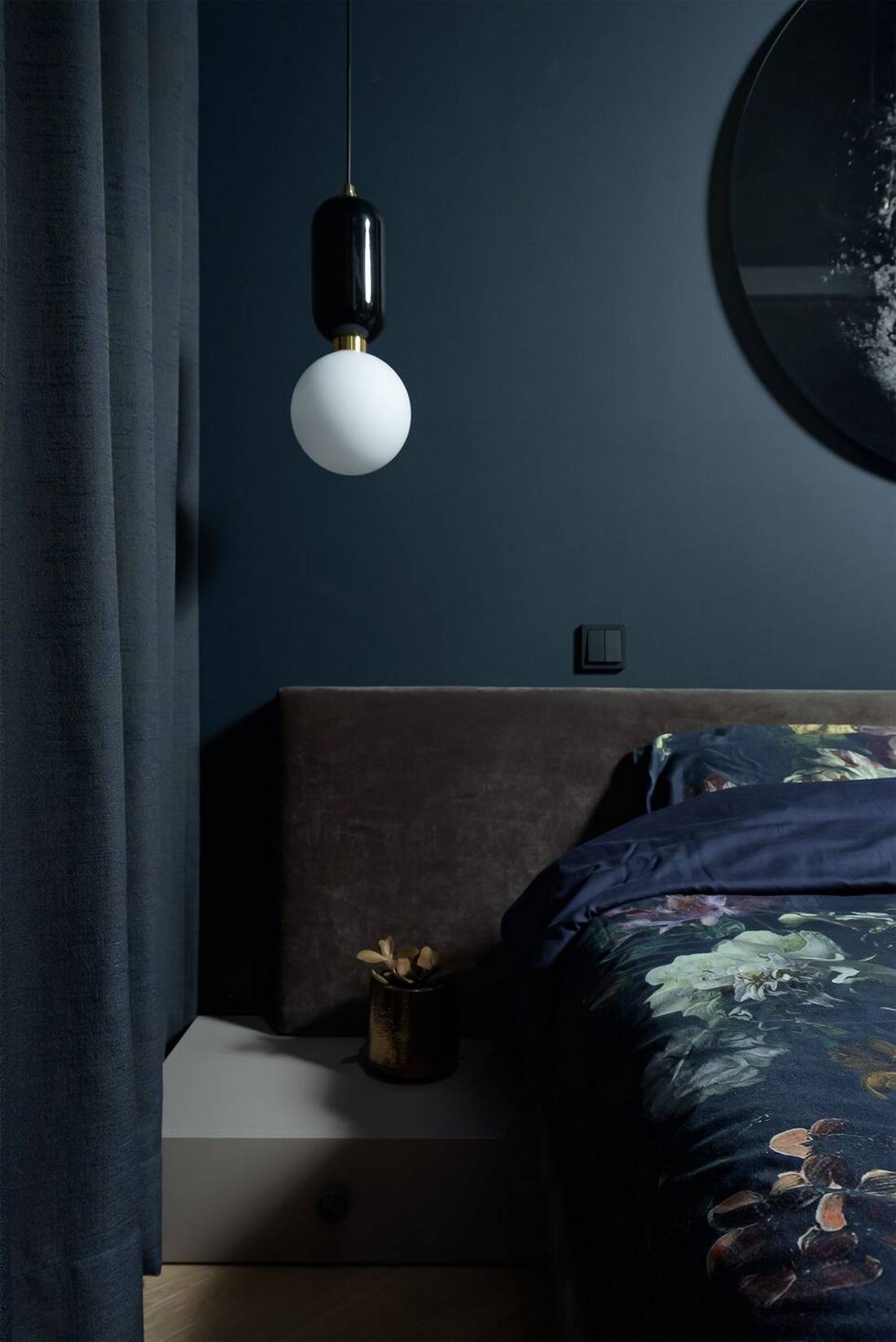 Dekoráció mély színekkel, egyedi hangulat régi bérház 50m2-es lakásában,, tágasra hangolt terek Dekoráció mély színekkel, egyedi hangulat régi bérház 50m2-es lakásában,, tágasra hangolt terek