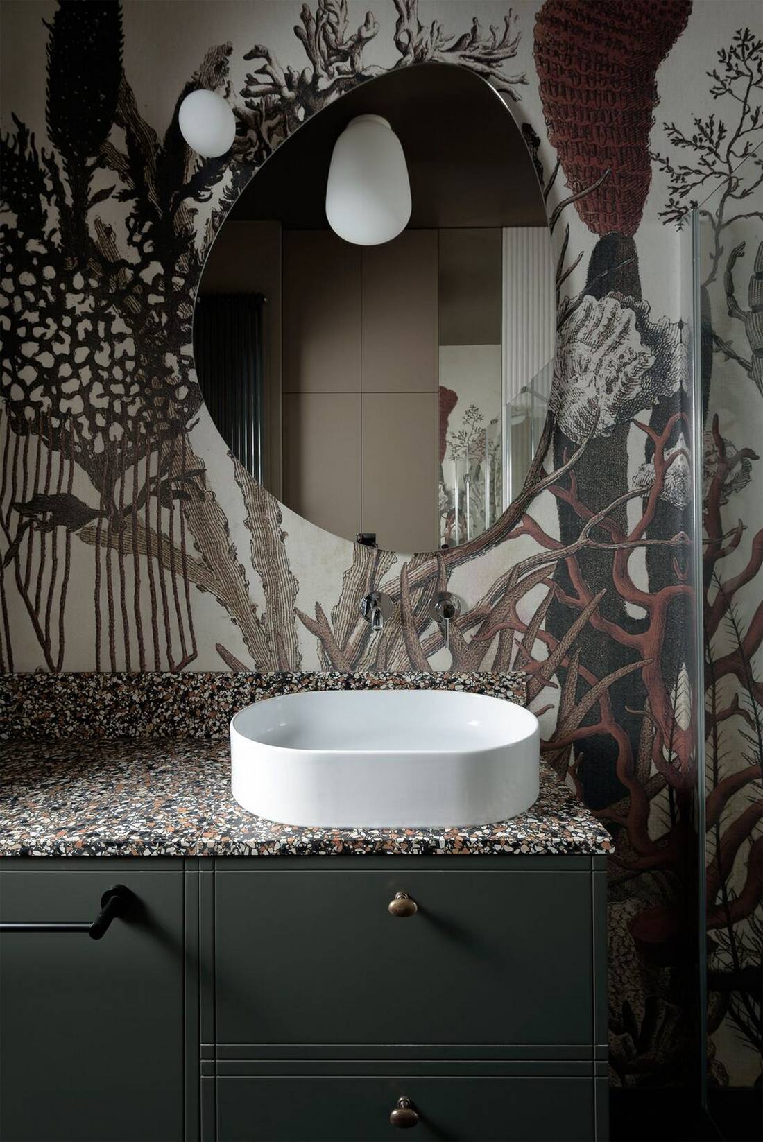 Dekoráció mély színekkel, egyedi hangulat régi bérház 50m2-es lakásában,, tágasra hangolt terek Dekoráció mély színekkel, egyedi hangulat régi bérház 50m2-es lakásában,, tágasra hangolt terek