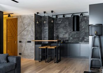 Karakteres modern legénylakás 56m2-en nyitott elosztással, rézháló térelválasztással