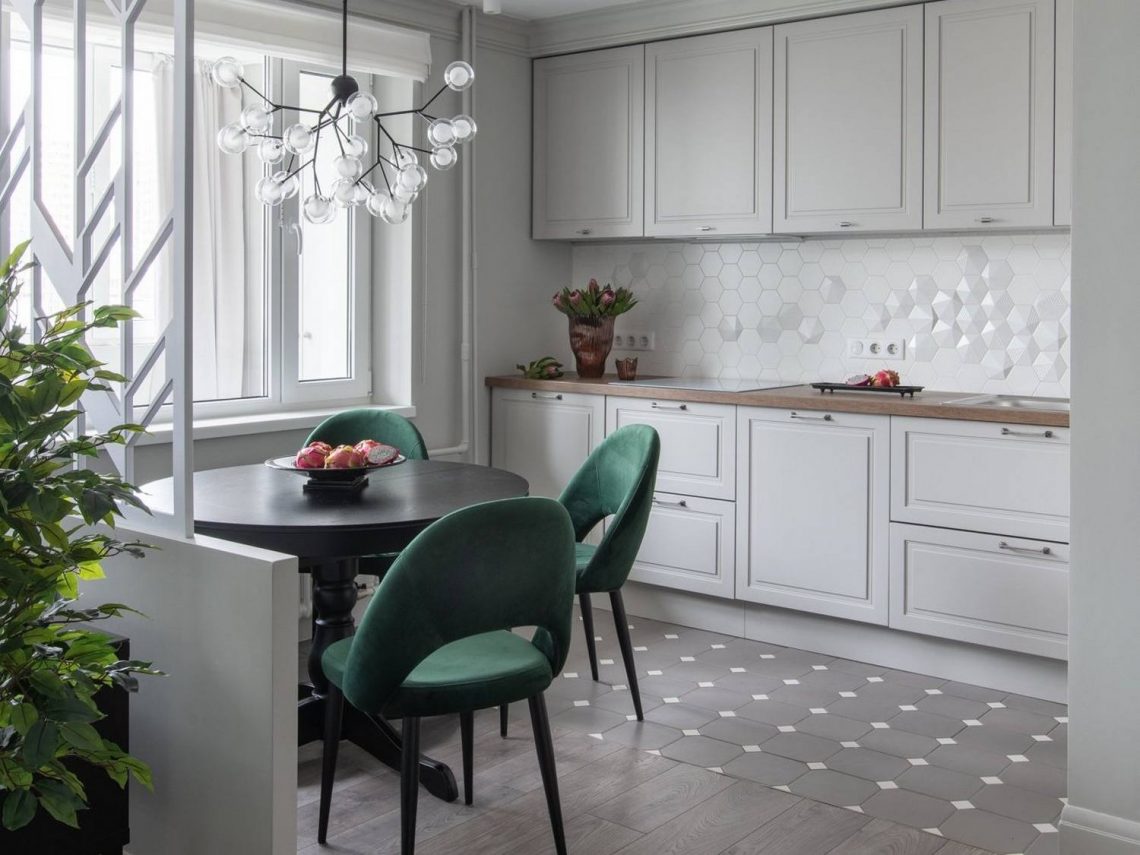 Fiatal hölgy 56m2-es lakása mély, világos, lágy és semleges színek kombinációjával