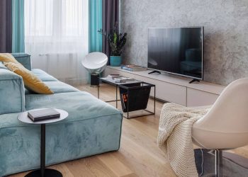 73m2-en friss, könnyed modern stílus, világos kétszobás lakás türkiz árnyalatokkal