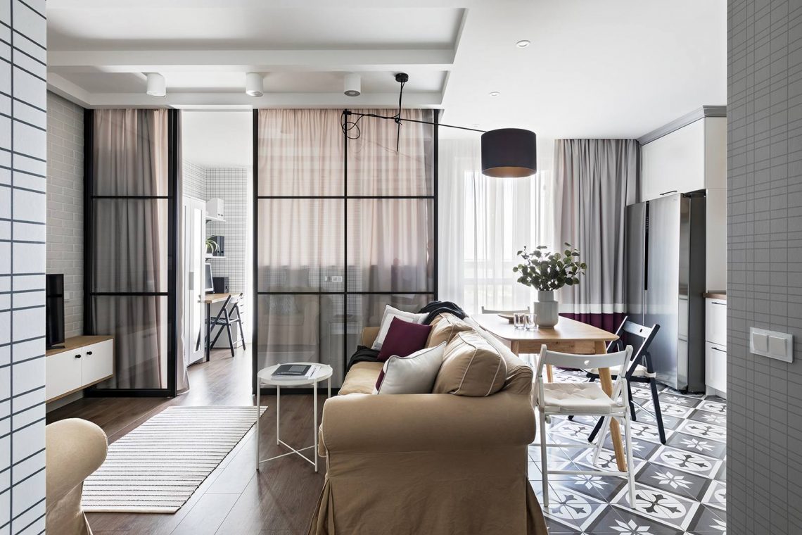 Gyermeket még nem tervező fiatal pár 45m2-es lakásának kialakítása, üvegfallal leválasztott hálóval