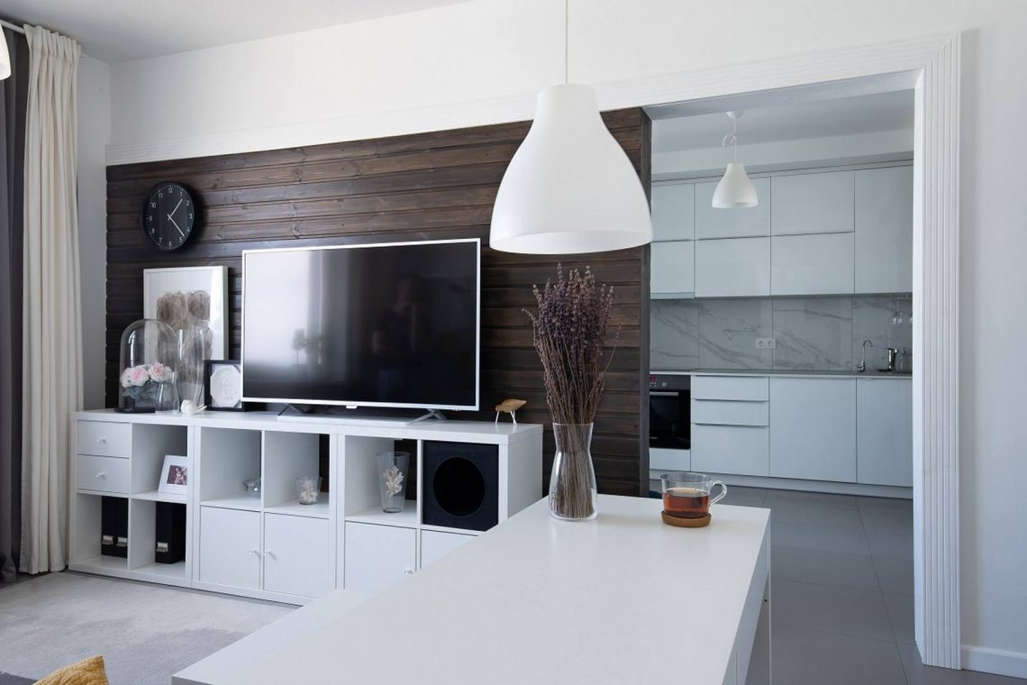 Panellakás sok tiszta fehérrel - magának rendezte be a pár 55m2-es otthonát