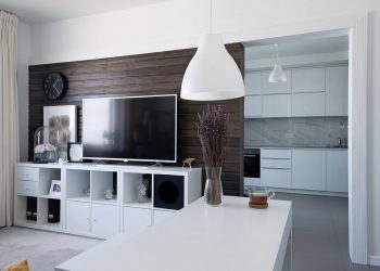 Panellakás sok tiszta fehérrel - magának rendezte be a pár 55m2-es otthonát