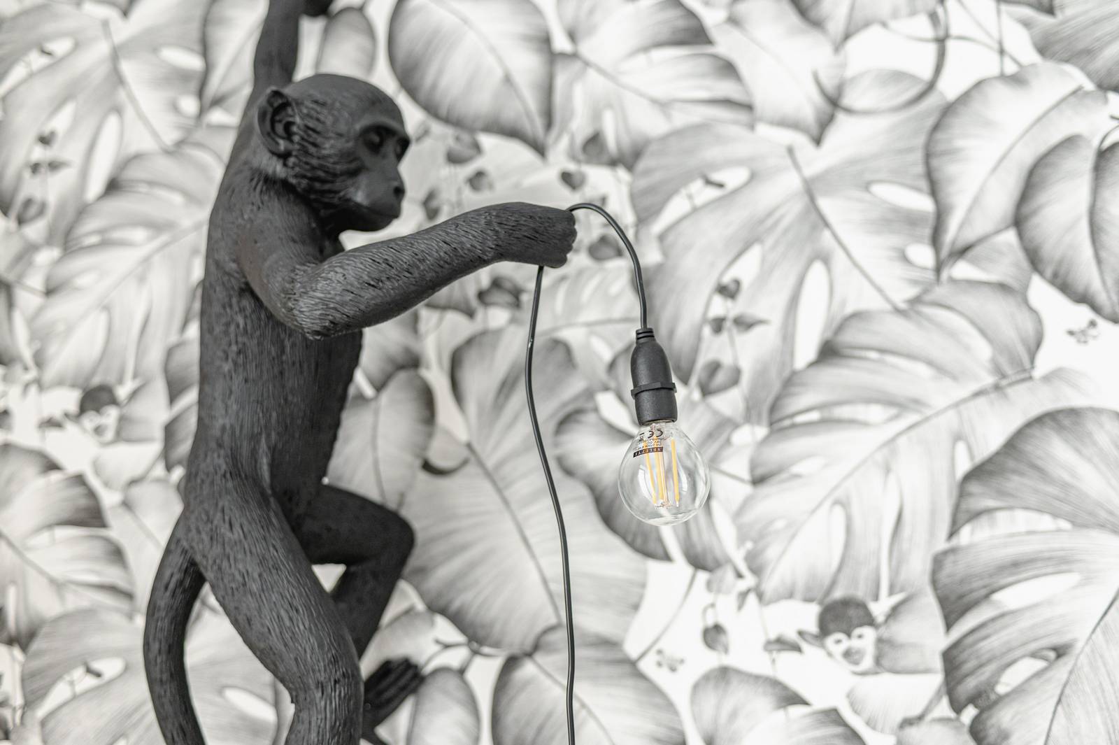 Szép lakásberendezés 69m2-en drága anyagok nélkül is, háromszobás otthon fehér és zöld színekkel, növényi mintákkal Szép lakásberendezés 69m2-en drága anyagok nélkül is, háromszobás otthon fehér és zöld színekkel, növényi mintákkal