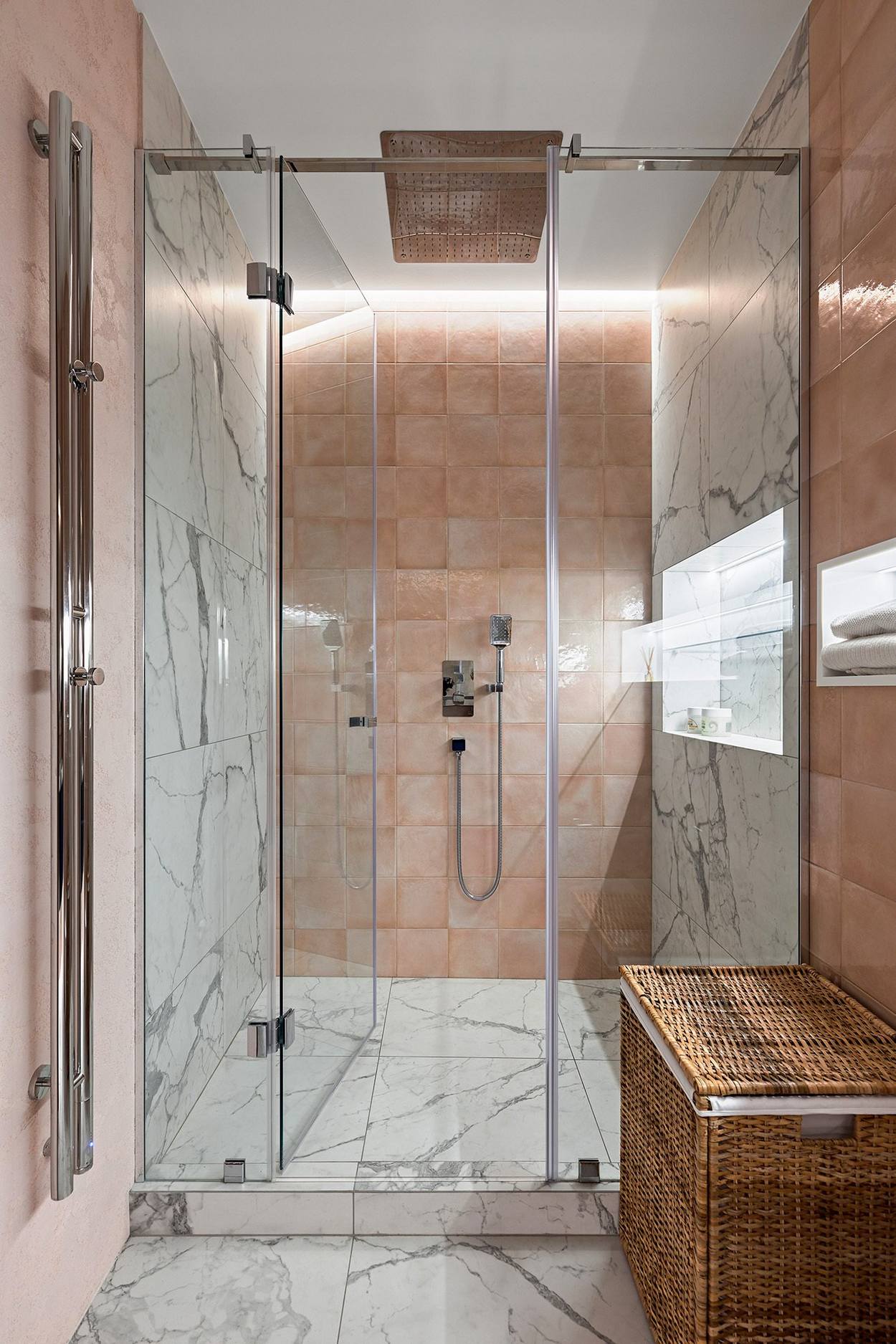 Szép részletek, funkcionalitás, természetes anyagok 74m2-en - stílusos, kényelmes lakberendezés kétszobás lakásban