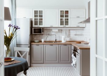 Fiatal nő 36m2-es otthona IKEA bútorokkal és kiegészítőkkel berendezve, praktikusabbra hangolt elosztással