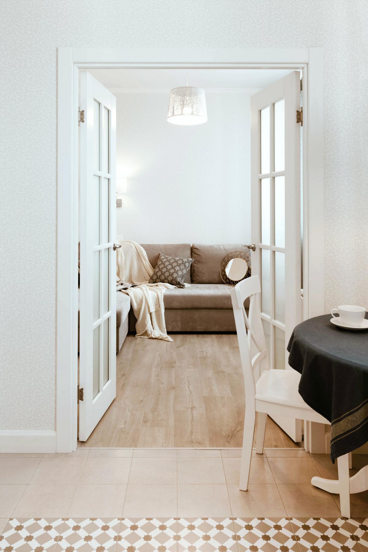 Fiatal nő 36m2-es otthona IKEA bútorokkal és kiegészítőkkel berendezve, praktikusabbra hangolt elosztással Fiatal nő 36m2-es otthona IKEA bútorokkal és kiegészítőkkel berendezve, praktikusabbra hangolt elosztással