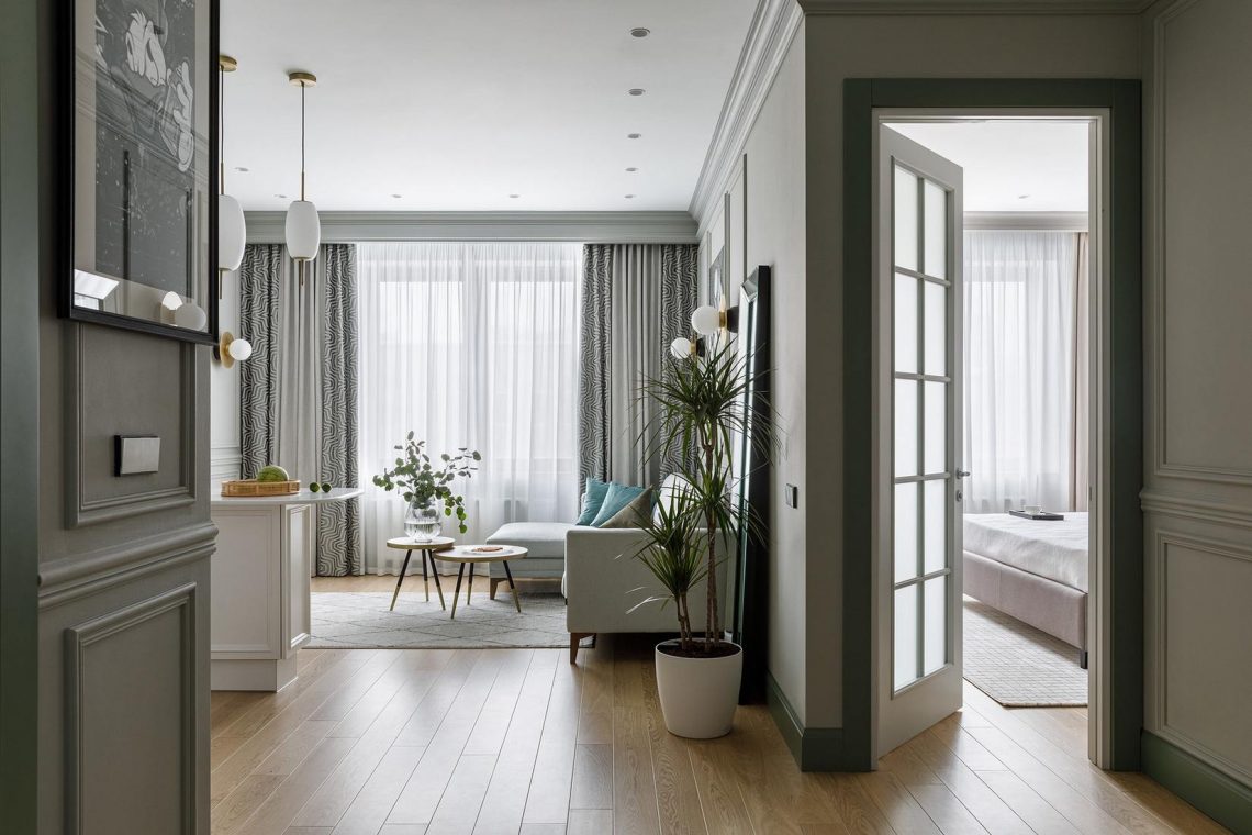 Hogyan keltette életre néhány szép színnel a kellemes, semleges hátteret a lakberendező - 54m2-es lakás érdekes és diszkrét dekorációval