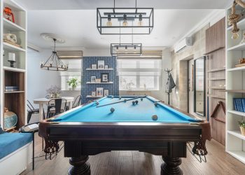 48m2 szokatlan berendezése biliárdasztallal, kis konyhával és hálószobával - alagsori lakás egy ház pincéjéből