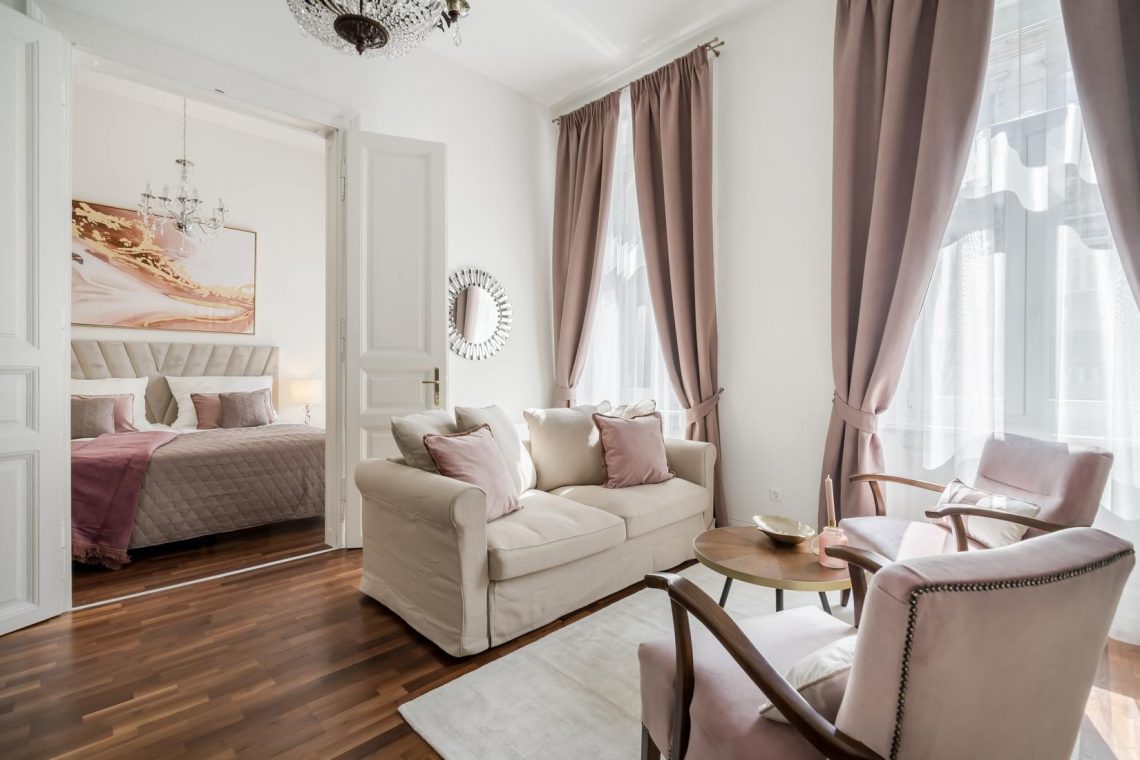 Nagypolgári lakás a VII. kerület egyik csendes utcájában - nyugodt, elegáns dekorációval