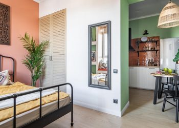 Hangulatos, karakteres, színes berendezés 35m2-es, egyszobás lakásban IKEA bútorokkal