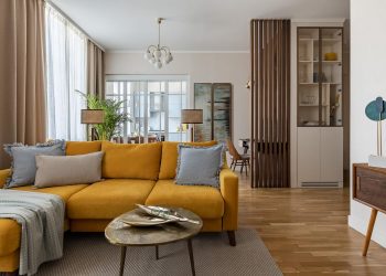 Kétgyermekes család felújított otthona stílusos, kényelmes berendezéssel