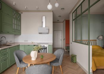 Látványos kis gardróbhelyiség, üvegezett fallal kettéválasztott 42m2-es lakás - fiatal hölgy otthona