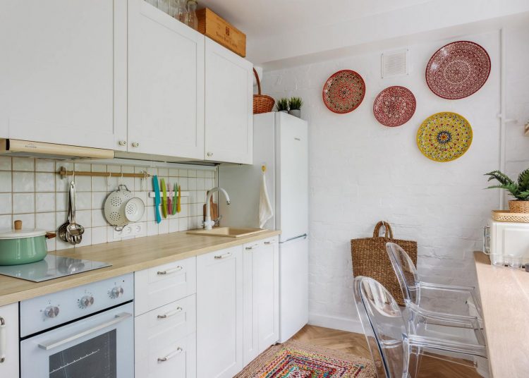 Magának rendezte be a férfi 54m2-es otthonát sok saját munkával, régi bútorokkal