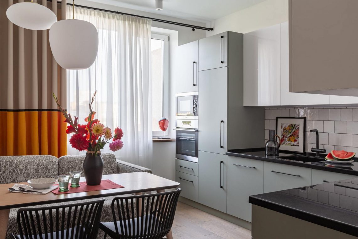 Vidám, életteli berendezés egyszobás, 45m2-es lakásban, olcsóbb megoldásokra törekedve