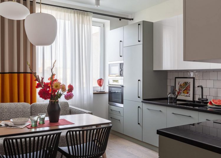 Vidám, életteli berendezés egyszobás, 45m2-es lakásban, olcsóbb megoldásokra törekedve