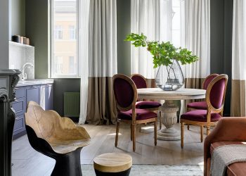 Nagymamának berendezett 43m2-es elegáns lakás - sok ablak, sötétre festett falak, nagy belmagasság