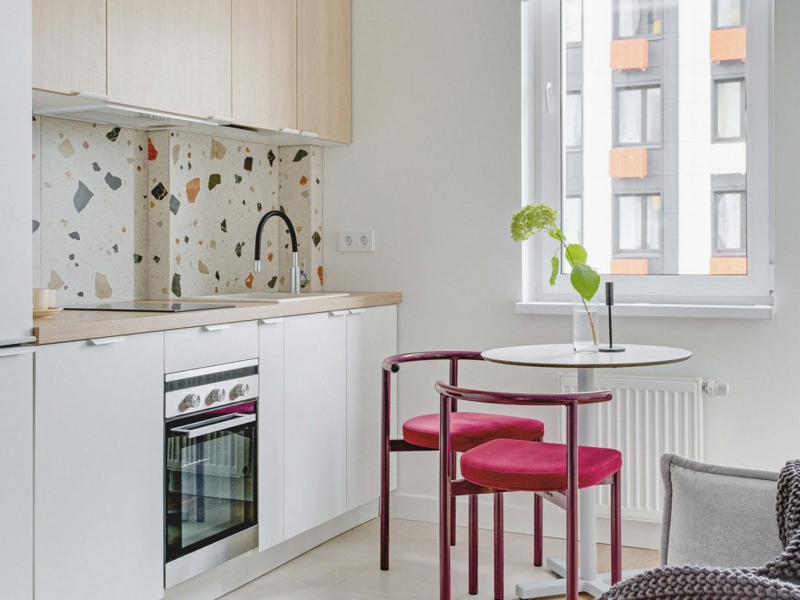 Okos lakberendezés kis alapterületen - 27m2-en kétszobás elosztás sok funkcióval