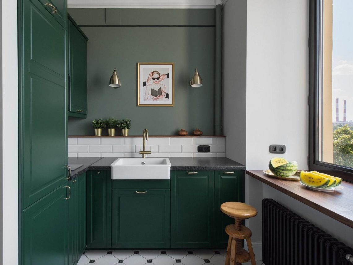 Stílusos kis lakás egyszerű anyagokkal, IKEA bútorokkal, zöld konyhával, üvegfallal - 36m2