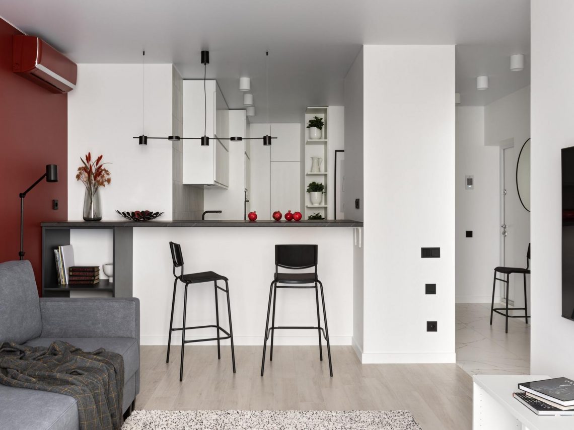 Fehér, meleg terrakotta és szürke színek, letisztult, modern berendezés 53m2-en