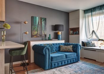 Konyha félsziget és párnázott pihenő a nagy ablak előtt - fiatal hölgy 40m2-es otthona