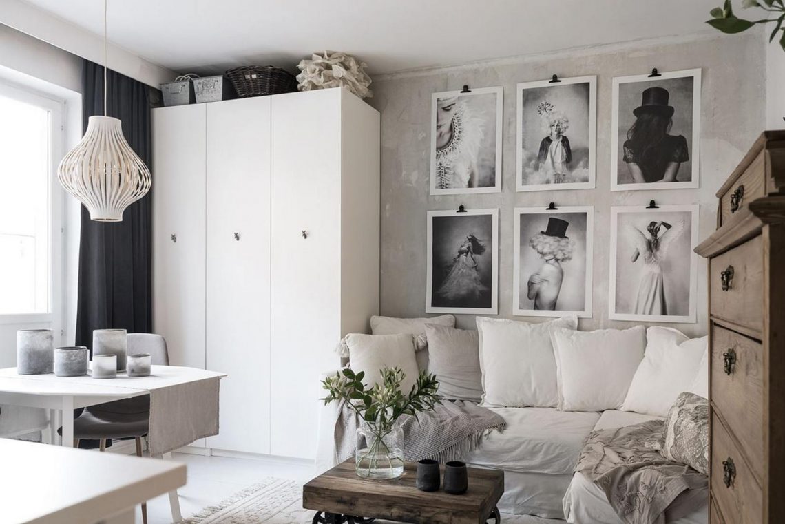 Bájos kis 31m2-es lakás monokróm színpalettával - sok fotó a falakon és egy bagoly a konyhában