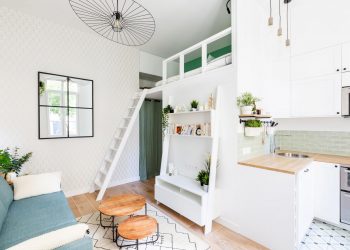 Előtte - utána: galériával kihasznált 3.5m belmagasság egy pici, 19m2-es lakásban