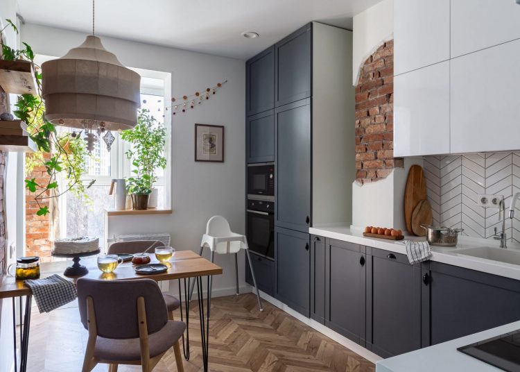 Egyszobás lakást modern kétszobássá alakított át a fiatal család 43m2-en