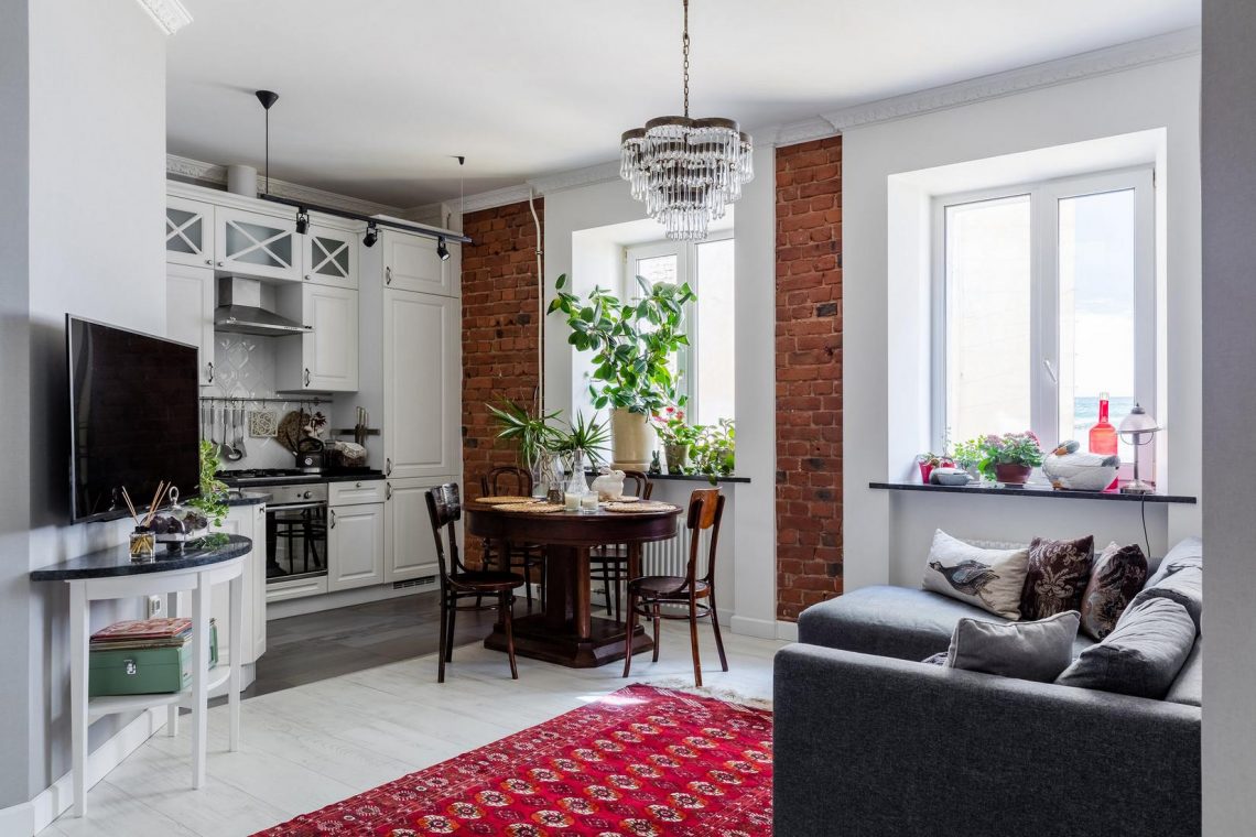 Keskeny háromszobás lakás sok ablakkal - felújítás és új, hangulatos berendezés