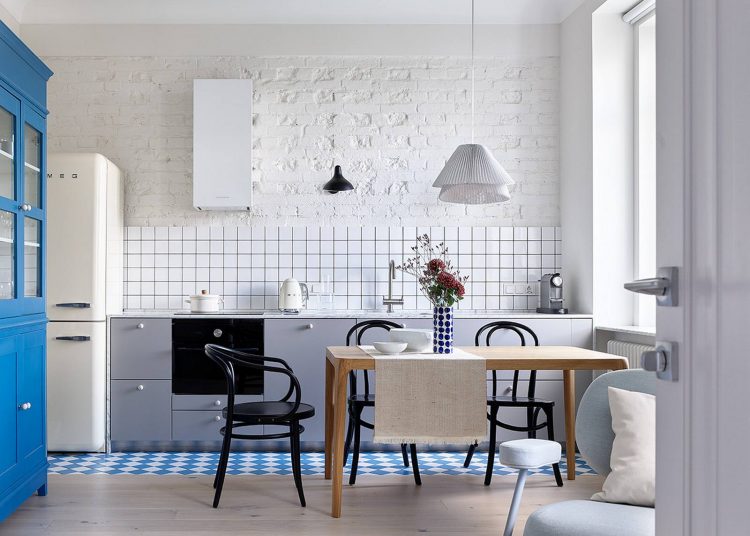 Hogyan lett egy régi bérház 56m2-es lakása modern és stílusos - berendezés a régi hangulat megőrzésével