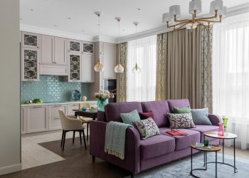 Kényelmes berendezés 63m2-en - házaspár otthona színes bútorokkal, klasszikus alapokon