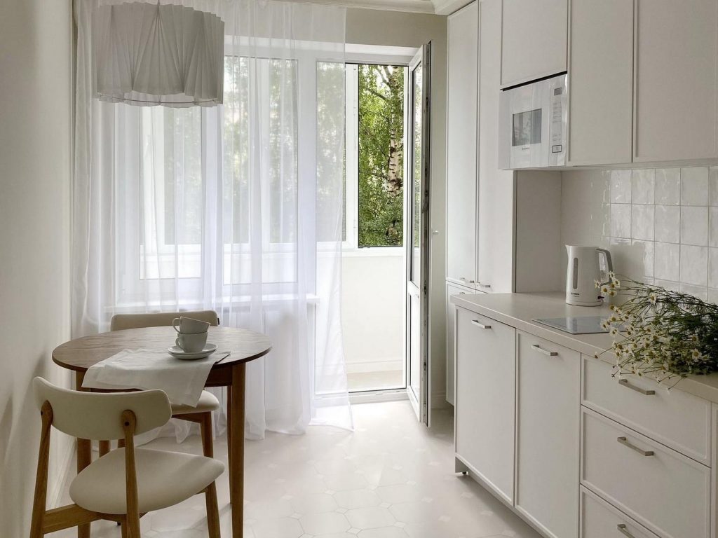 Kis lakás teljesen fehérbe öltöztetve - lakásfelújítás és egyszerű berendezés ízlésesen, 35m2-en