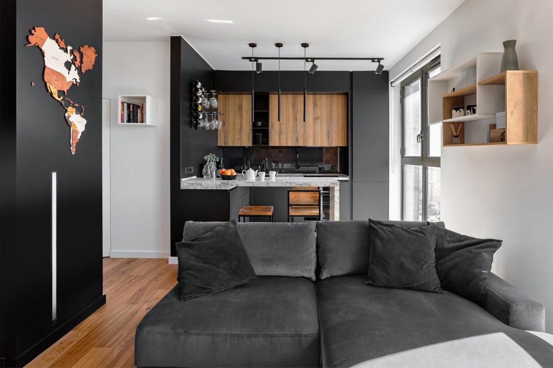 Látványos, modern, férfias kis lakás fekete, fehér és fa kontrasztos kombinációjával, 34m2