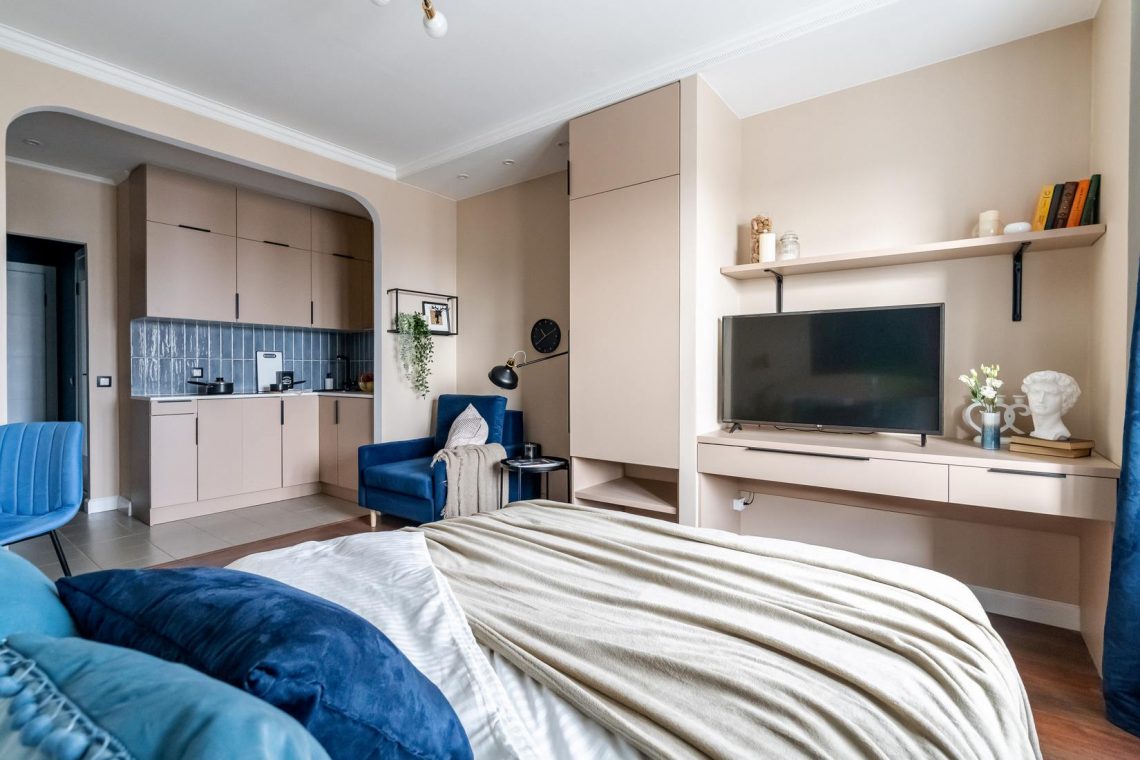 Tejeskávé és kék - elegáns kis stúdiólakás mindössze 25m2-es alapterülettel