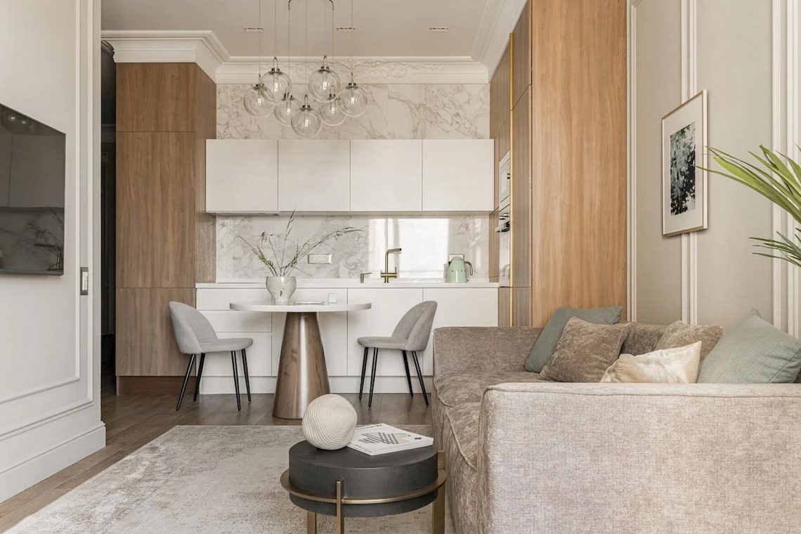 Lágy, semleges alapszín fiatal nő 47m2-es otthonában - modern és klasszikus elemek a berendezésben