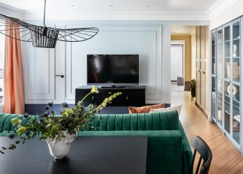 Otthonos, elegáns, egyedi hangulat mély színekkel 60m2-es, háromszobás lakásban