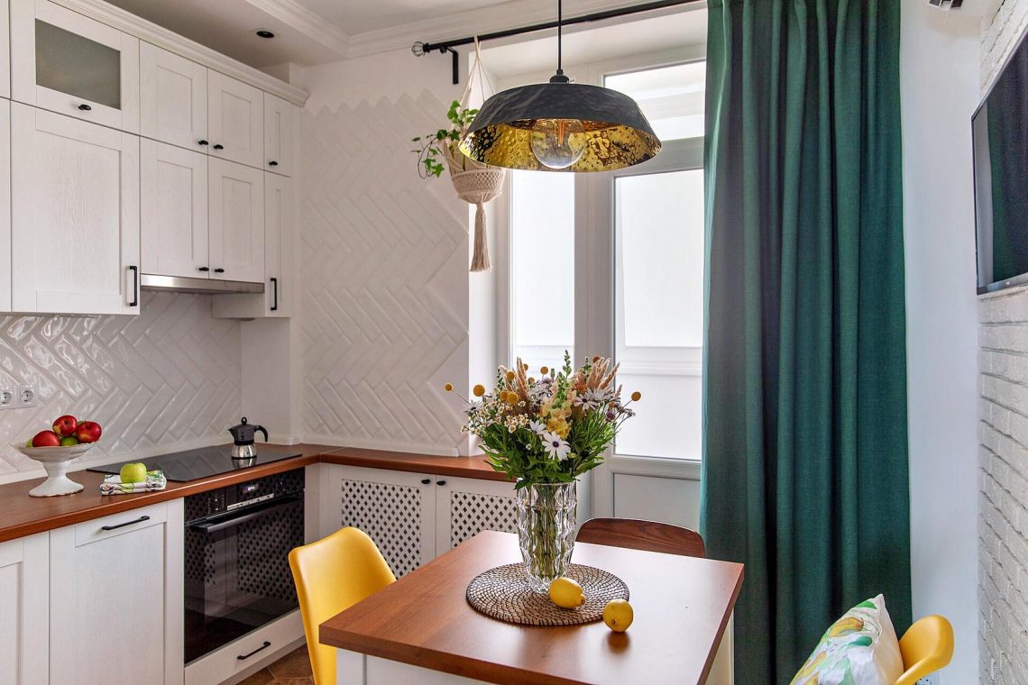 45m2-es panellakás otthonos skandináv stílusban berendezve