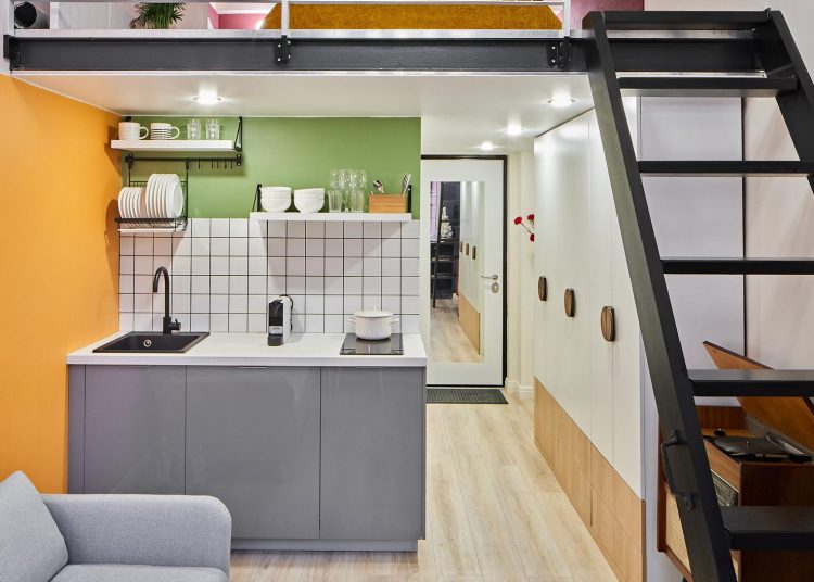 Színesen, hangulatosan berendezett pici lakás kétszintes kialakítással - 25m2-es mikro-loft