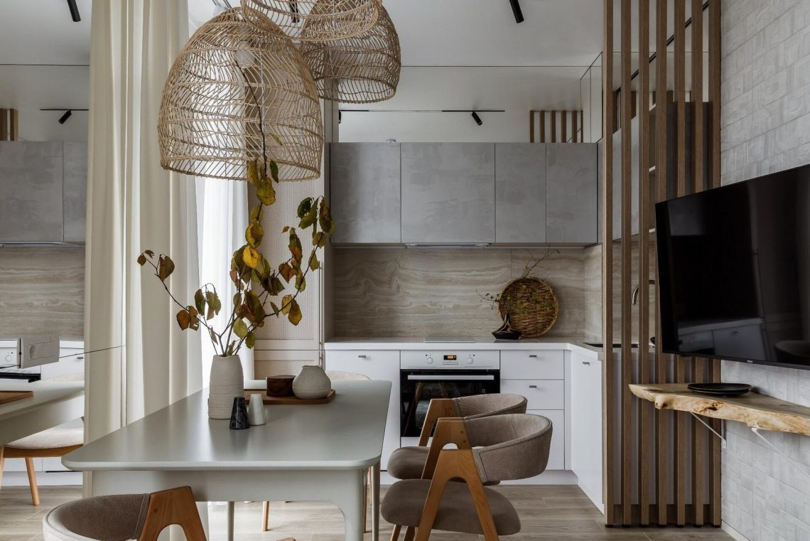 Egzotikus szigetek hangulatát idéző egyedi lakberendezés fiatal nő 48m2-es lakásban