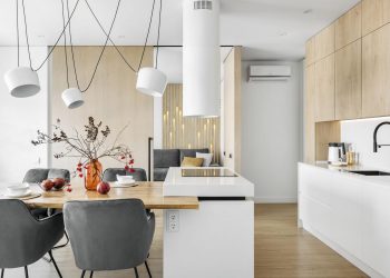 Légies és világos 65m2-es lakás - fiatal nő otthona fehér, fa és szürke elemek szép kombinációjával