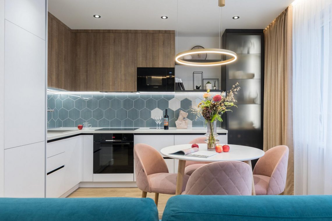 Remek térszervezés és fiatalos, modern berendezés egy fiatal nő 40m2-es lakásában