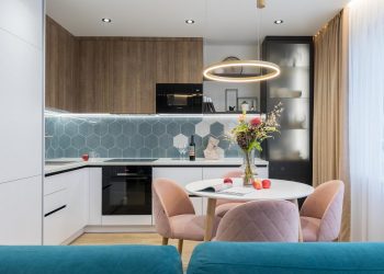 Remek térszervezés és fiatalos, modern berendezés egy fiatal nő 40m2-es lakásában