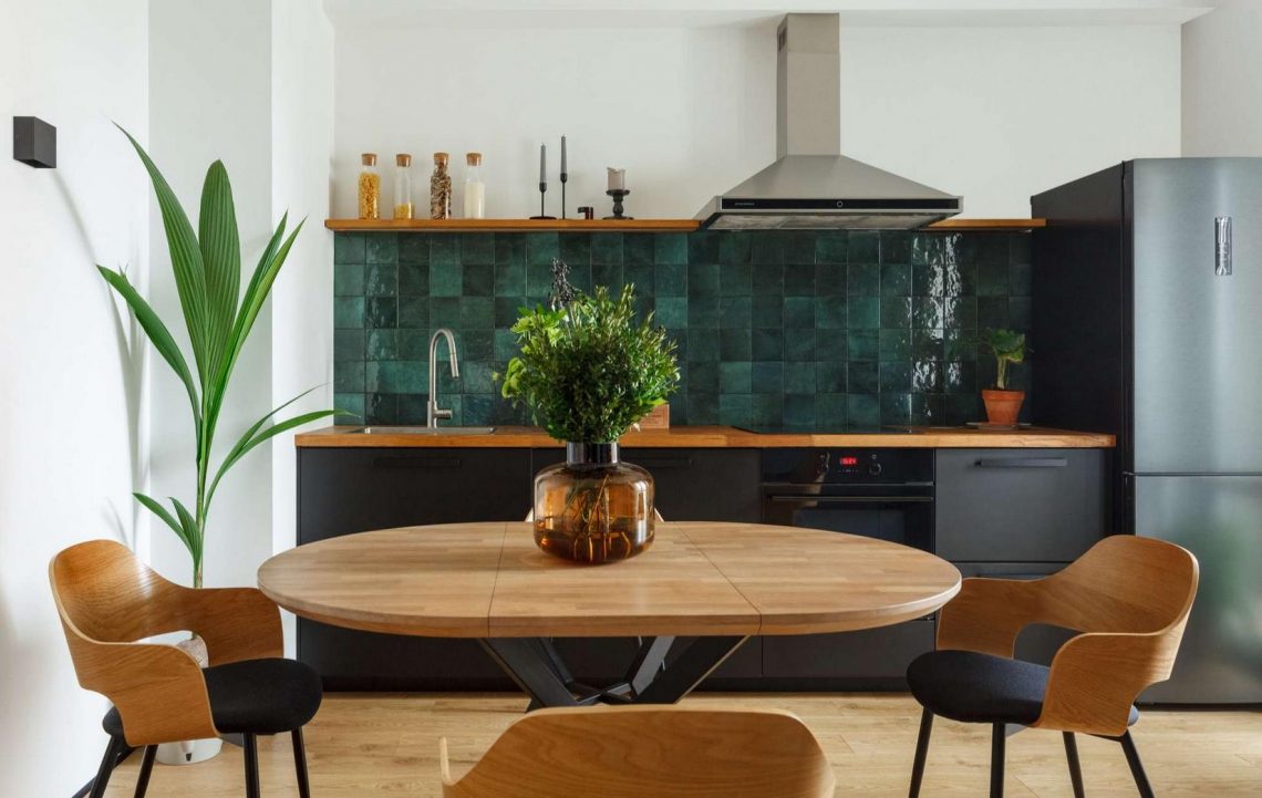 Lakberendező saját lakásának felújítása sok költségkímélő megoldással - stílusosan berendezett 48m2