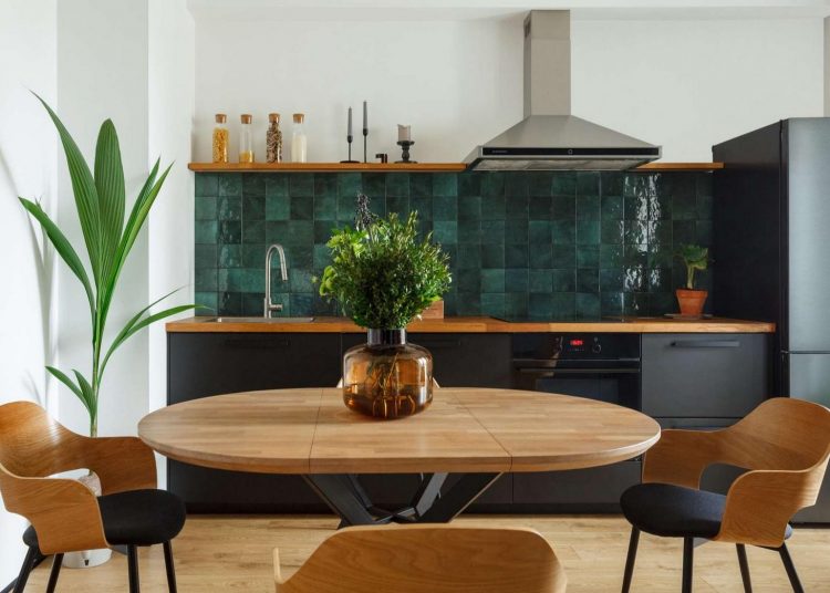 Lakberendező saját lakásának felújítása sok költségkímélő megoldással - stílusosan berendezett 48m2