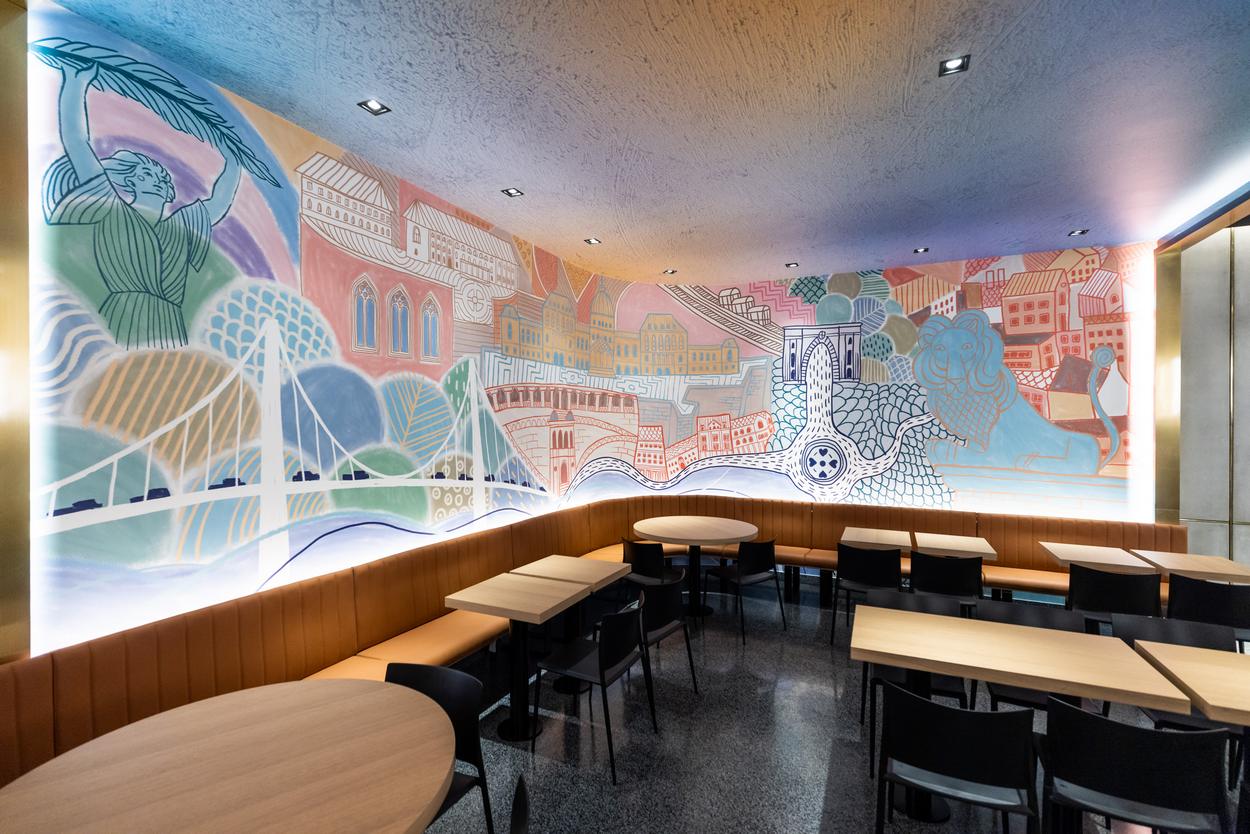 A McDonald’s éttermeknél világszinten is egyedi belsőépítészeti megoldásokkal nyílt újra az ország első Mekije